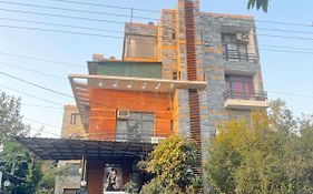 Hotel Warm Welcome - Noida Sector 51