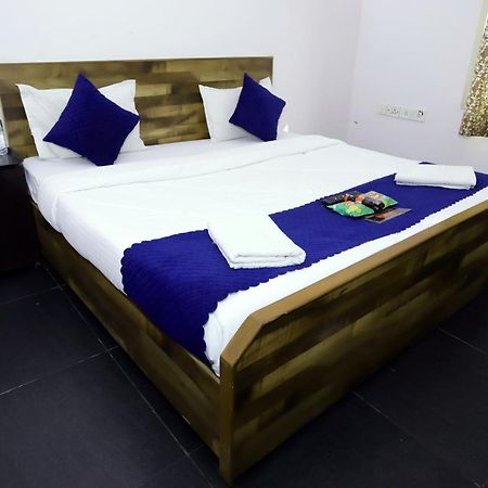 Hotel Warm Welcome - Noida Sector 51 ภายนอก รูปภาพ