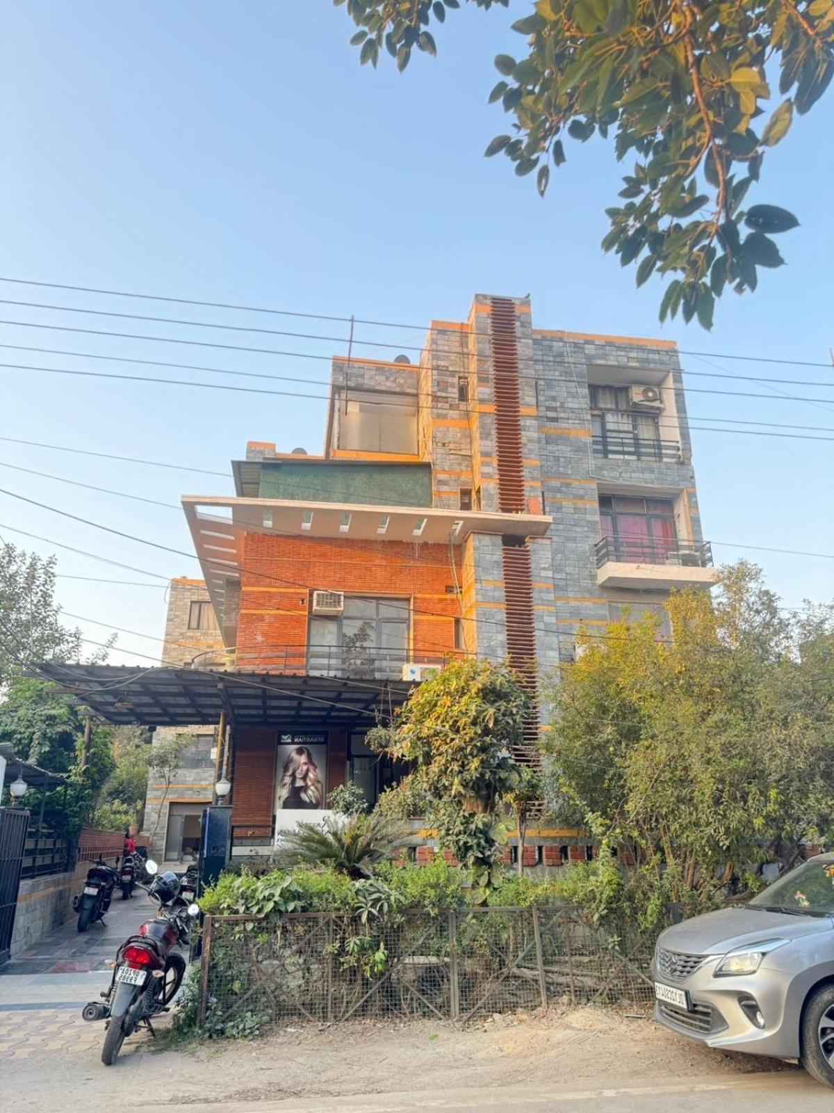 Hotel Warm Welcome - Noida Sector 51 ภายนอก รูปภาพ