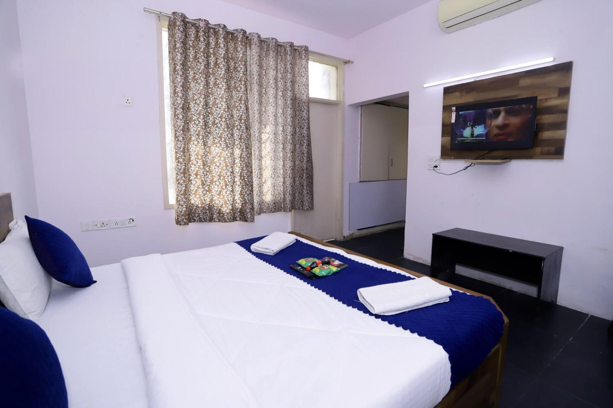 Hotel Warm Welcome - Noida Sector 51 ภายนอก รูปภาพ