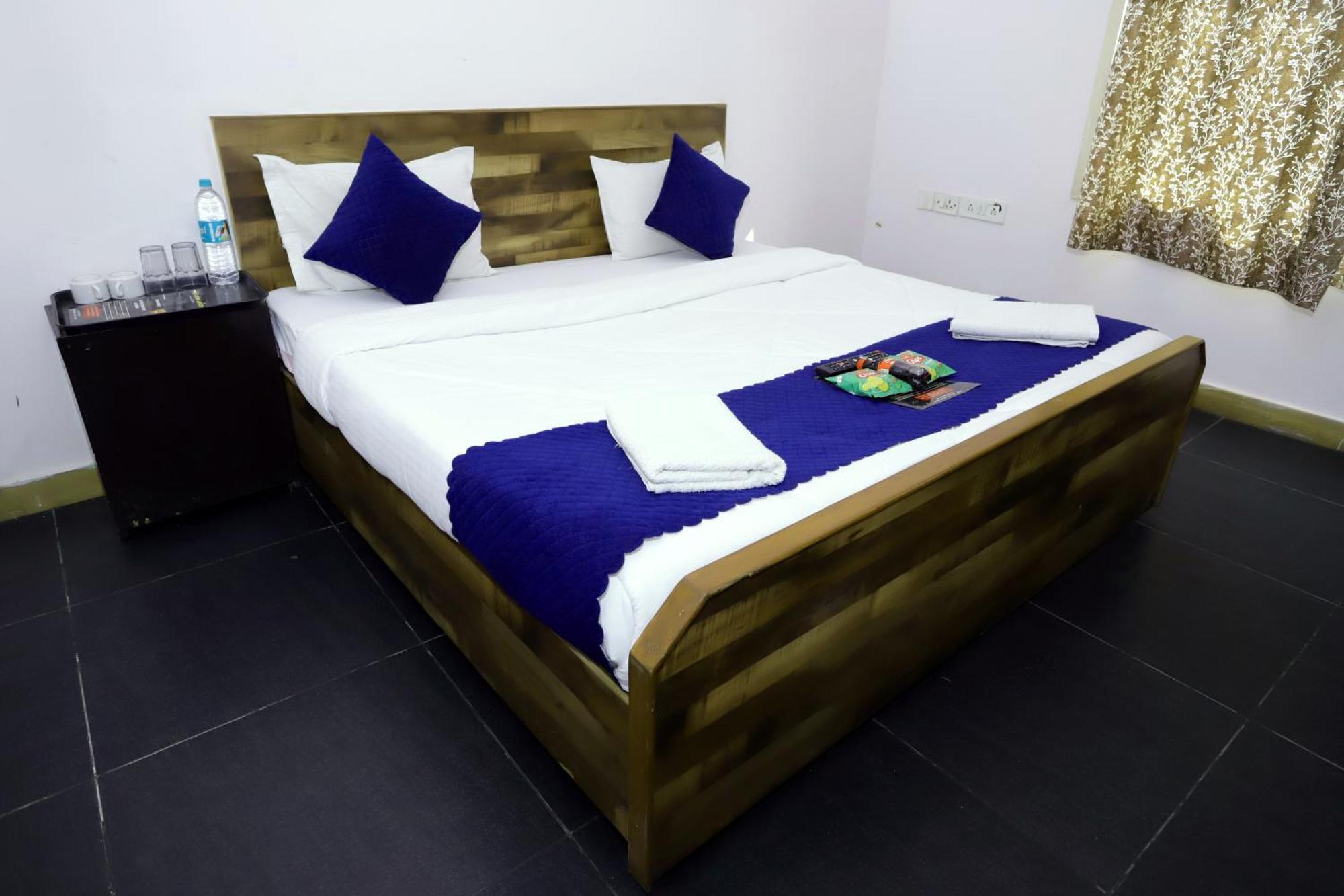 Hotel Warm Welcome - Noida Sector 51 ภายนอก รูปภาพ