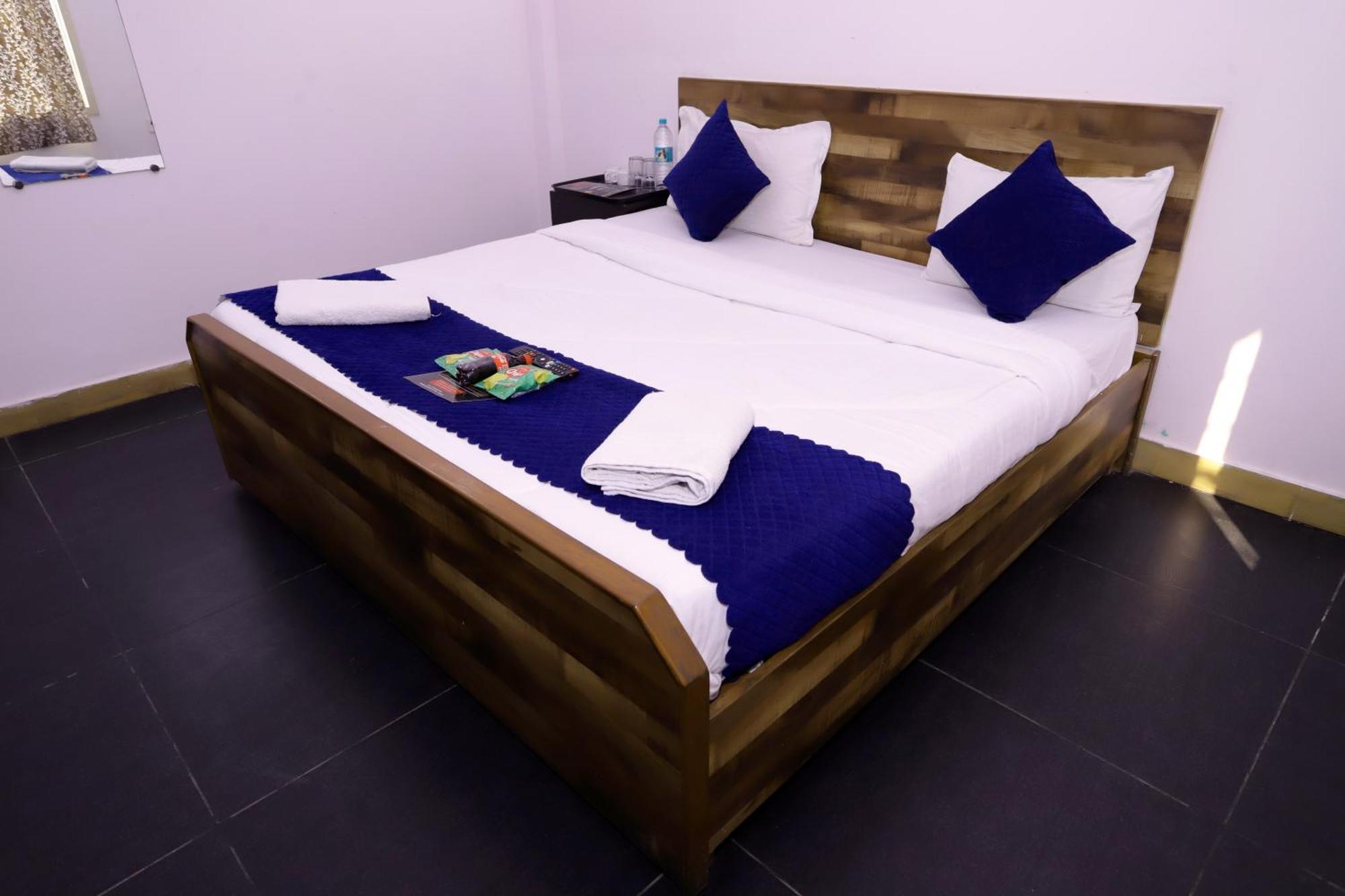 Hotel Warm Welcome - Noida Sector 51 ภายนอก รูปภาพ