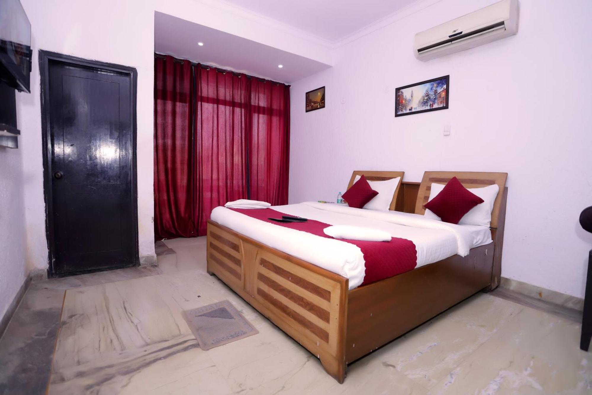 Hotel Warm Welcome - Noida Sector 51 ภายนอก รูปภาพ