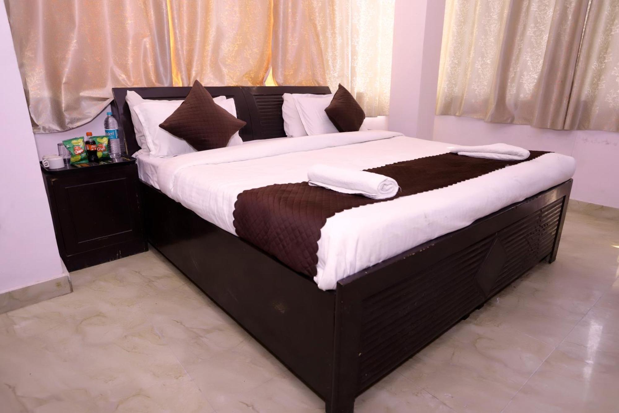 Hotel Warm Welcome - Noida Sector 51 ภายนอก รูปภาพ