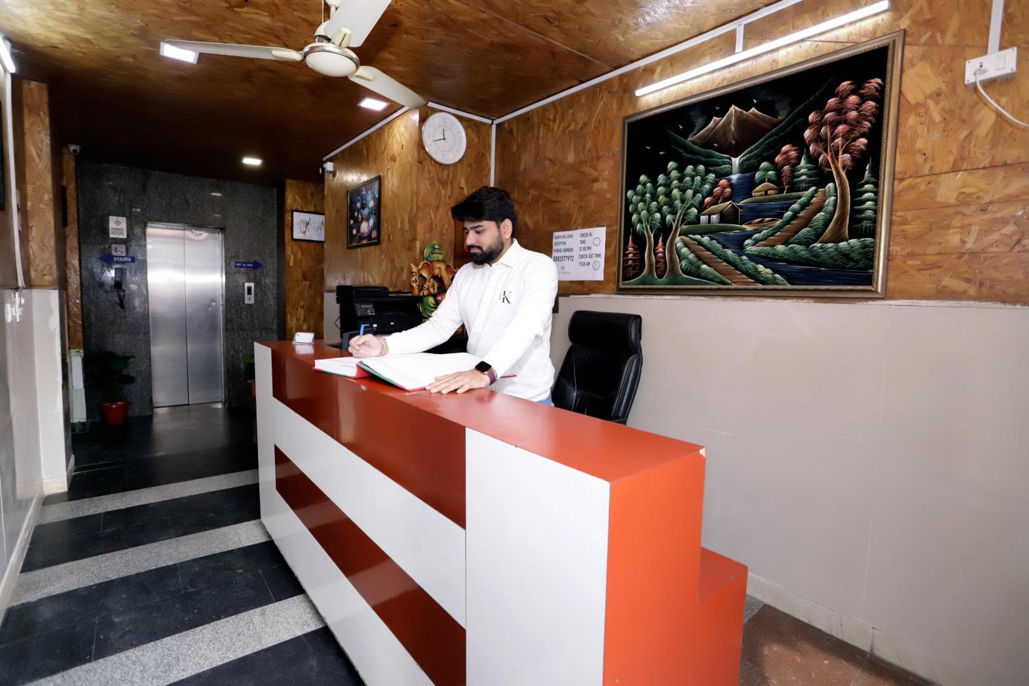 Hotel Warm Welcome - Noida Sector 51 ภายนอก รูปภาพ