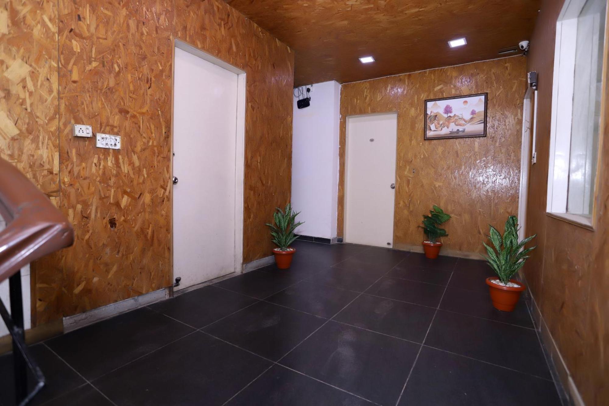 Hotel Warm Welcome - Noida Sector 51 ภายนอก รูปภาพ
