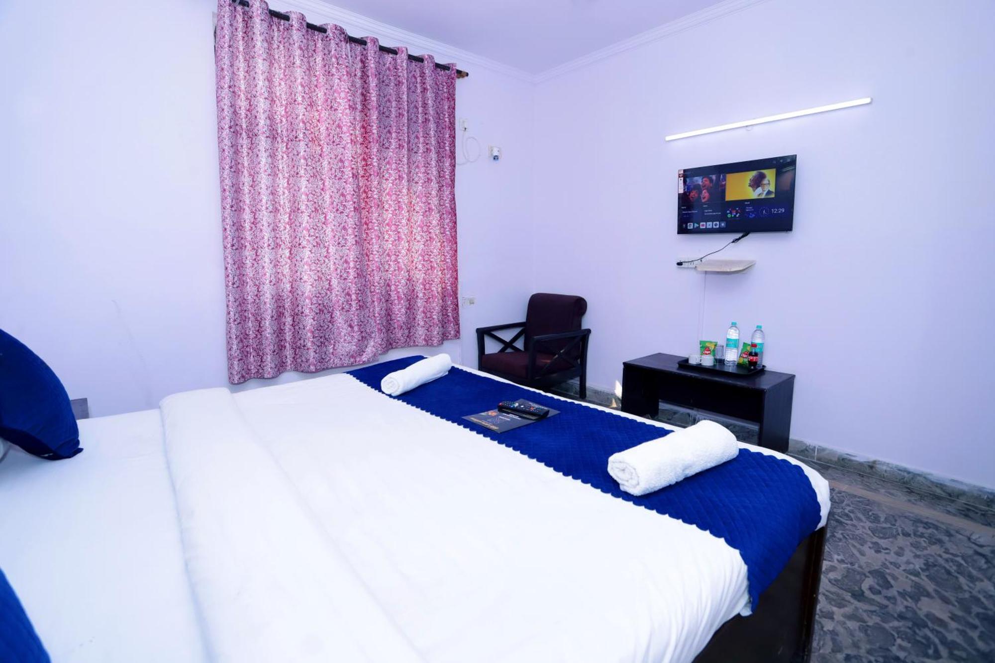 Hotel Warm Welcome - Noida Sector 51 ภายนอก รูปภาพ
