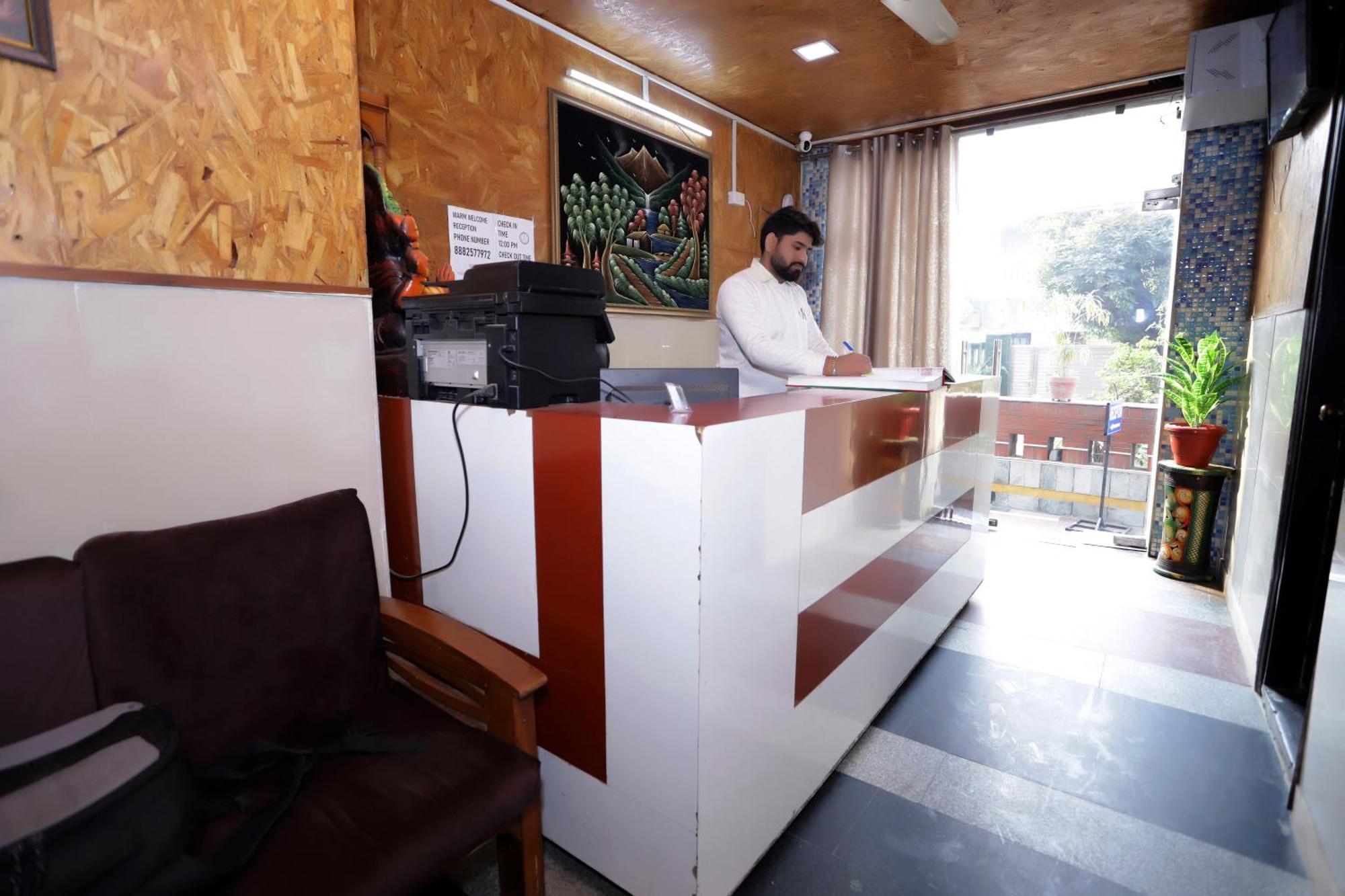 Hotel Warm Welcome - Noida Sector 51 ภายนอก รูปภาพ
