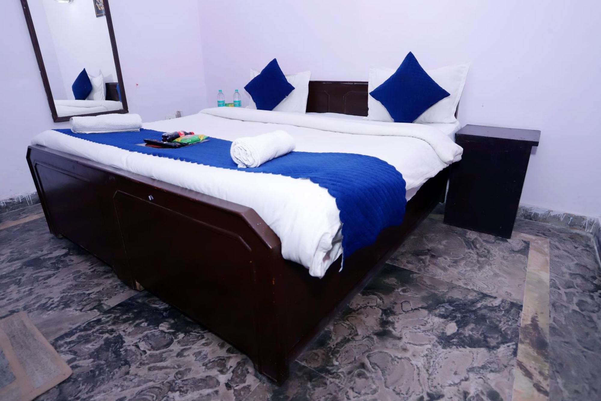 Hotel Warm Welcome - Noida Sector 51 ภายนอก รูปภาพ