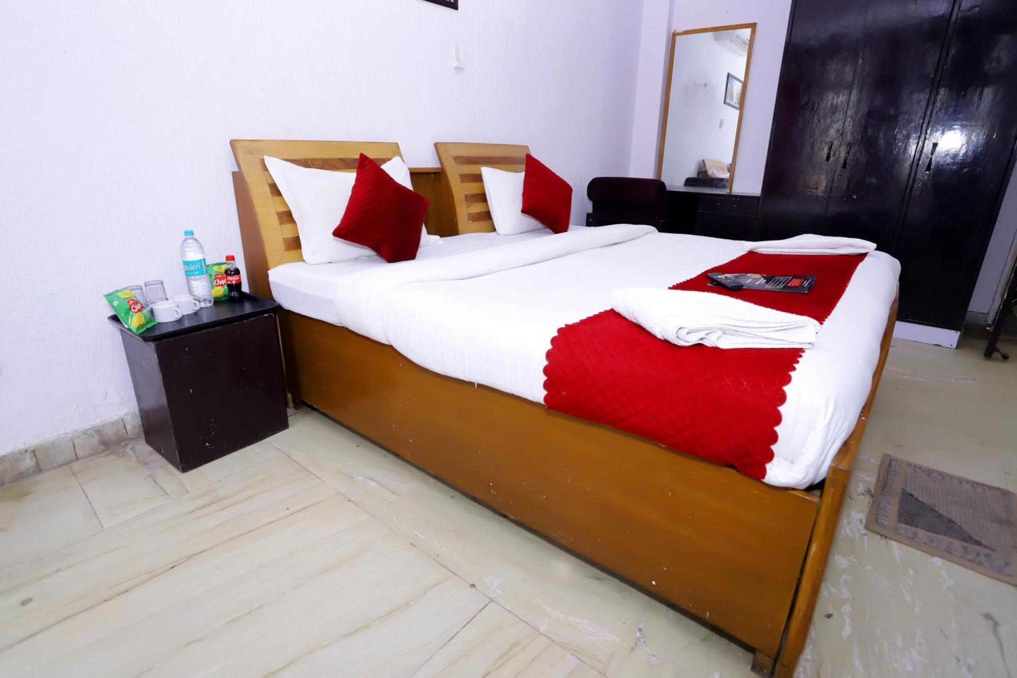 Hotel Warm Welcome - Noida Sector 51 ภายนอก รูปภาพ