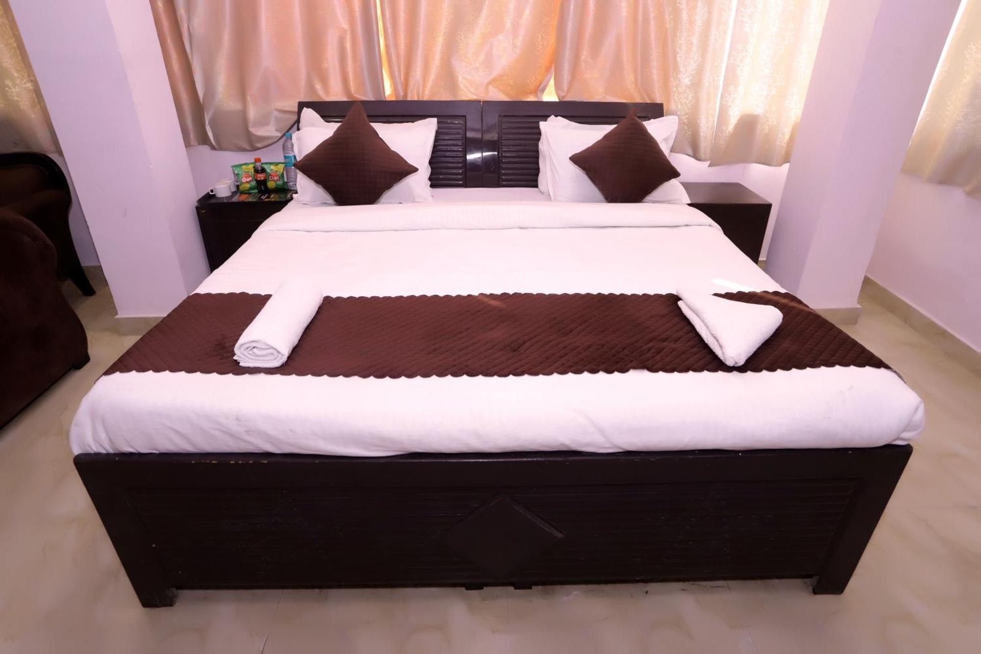 Hotel Warm Welcome - Noida Sector 51 ภายนอก รูปภาพ