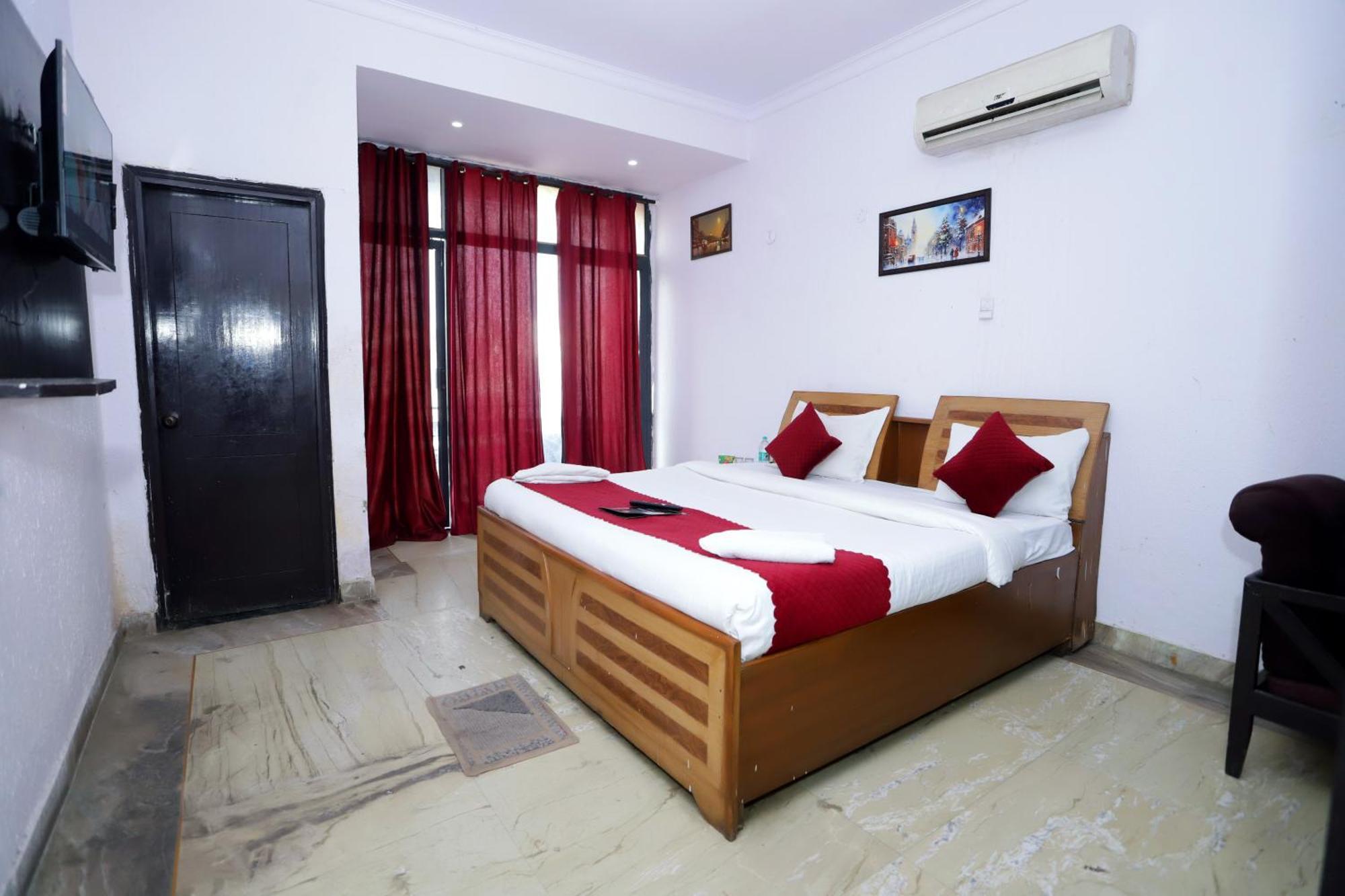 Hotel Warm Welcome - Noida Sector 51 ภายนอก รูปภาพ
