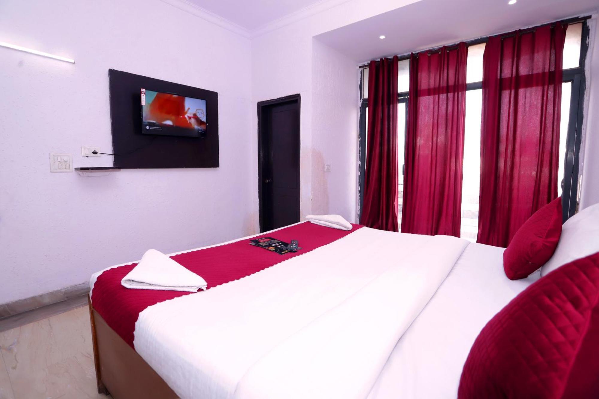 Hotel Warm Welcome - Noida Sector 51 ภายนอก รูปภาพ