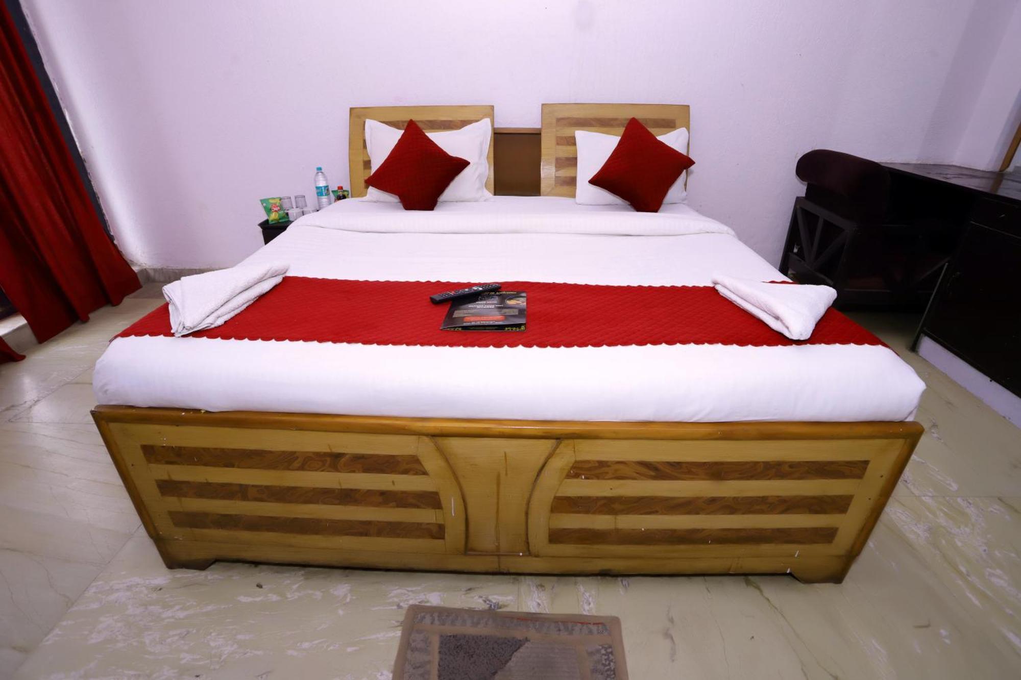 Hotel Warm Welcome - Noida Sector 51 ภายนอก รูปภาพ